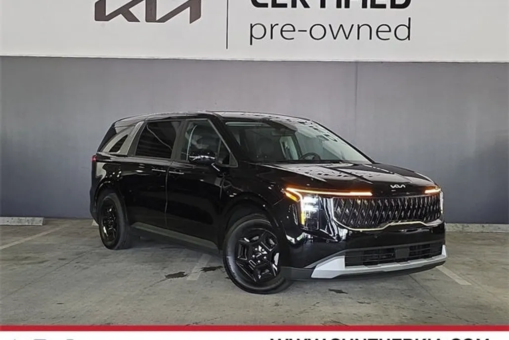 2025 Kia Carnival LXS photo 1