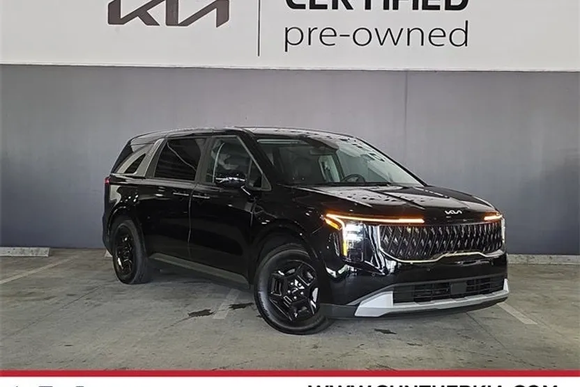 2025 Kia Carnival LXS photo 1