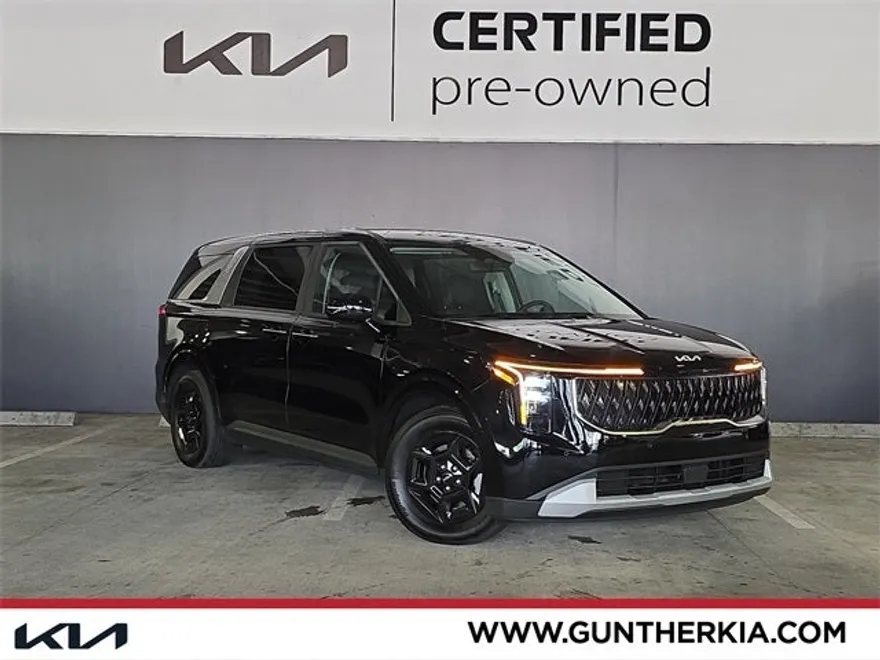 2025 Kia Carnival LXS photo 1