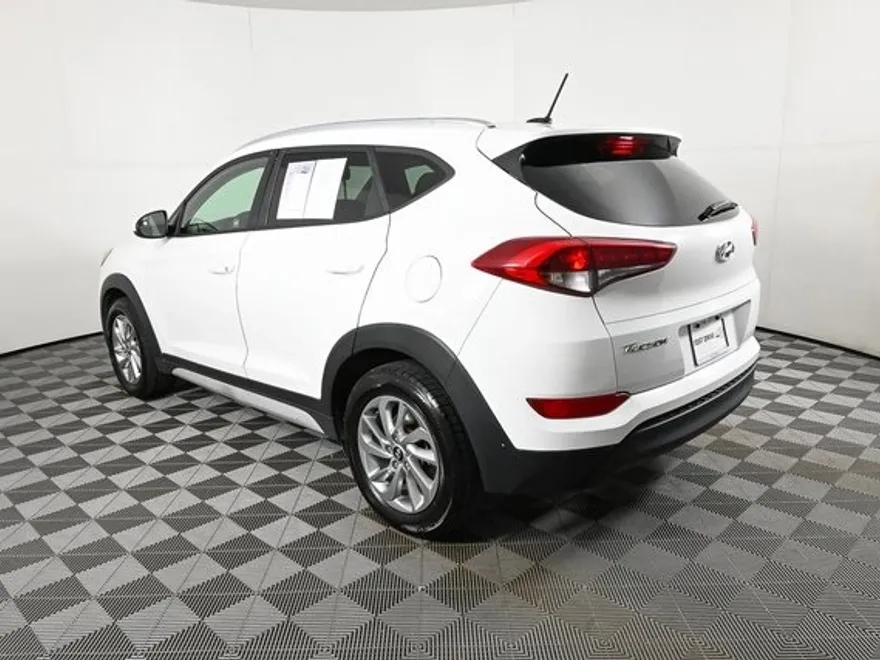 2017 Hyundai Tucson SE photo 1