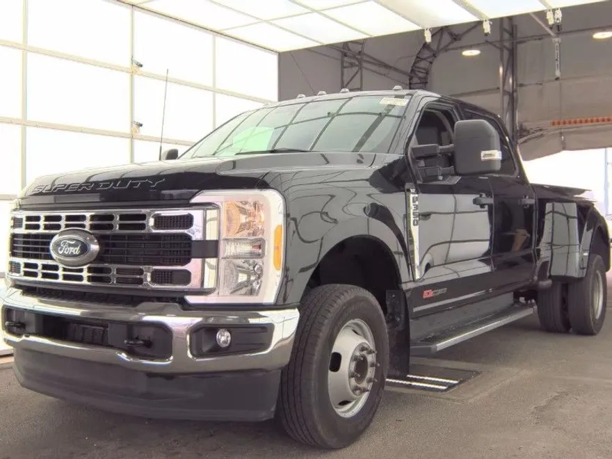 2023 Ford F-350 photo 1