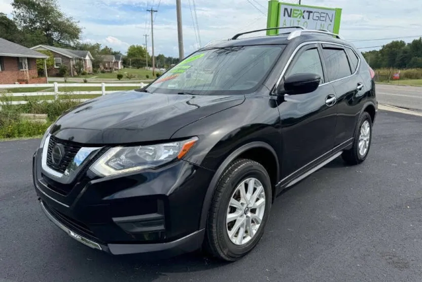 2020 Nissan Rogue SV photo 1