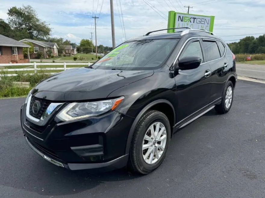 2020 Nissan Rogue SV photo 1