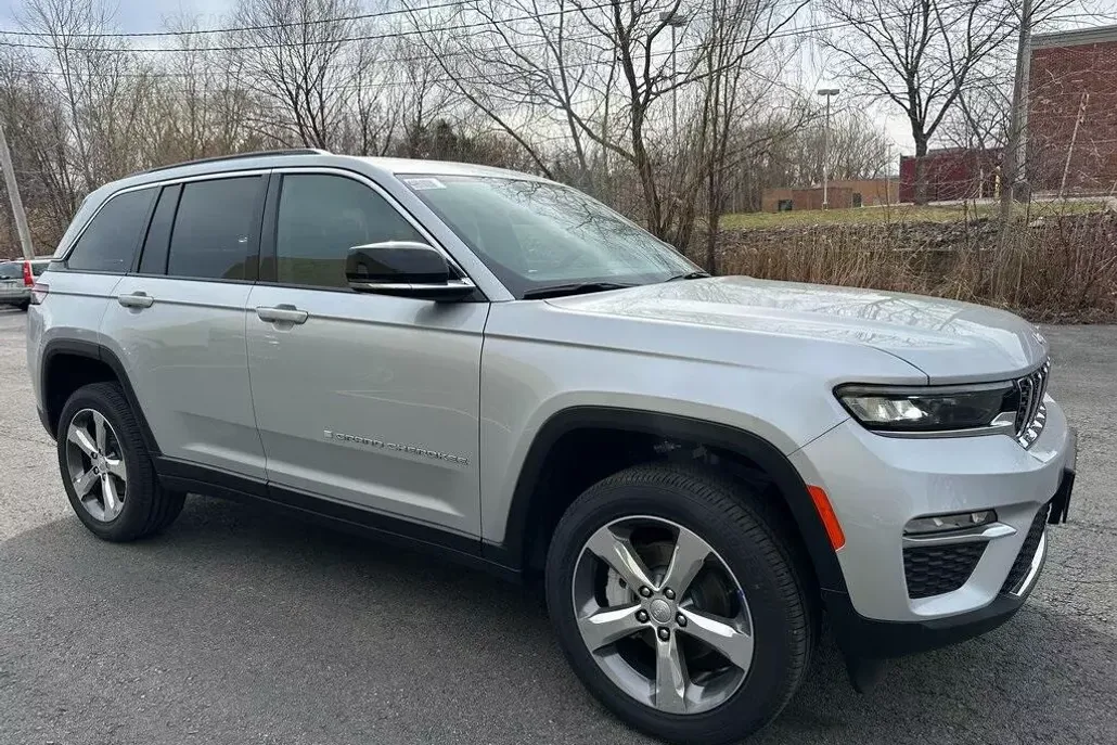 2025 Jeep Grand Cherokee Limited photo 1
