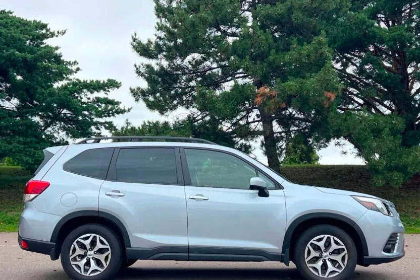 2023 Subaru Forester Premium photo 1