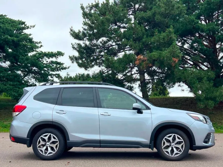 2023 Subaru Forester Premium photo 1