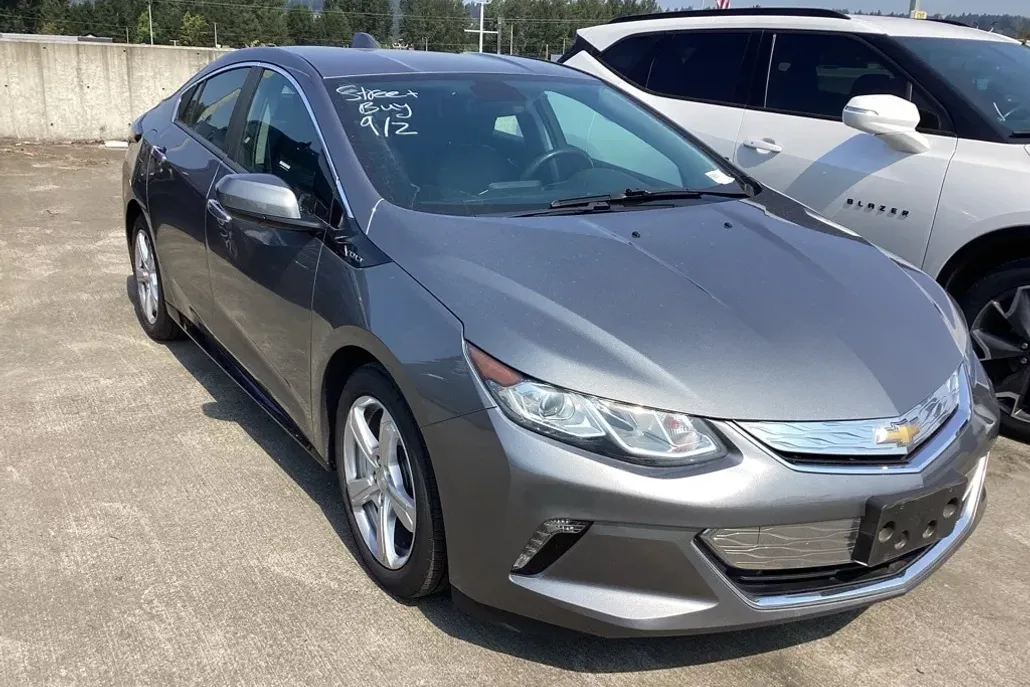 2018 Chevrolet Volt LT photo 1
