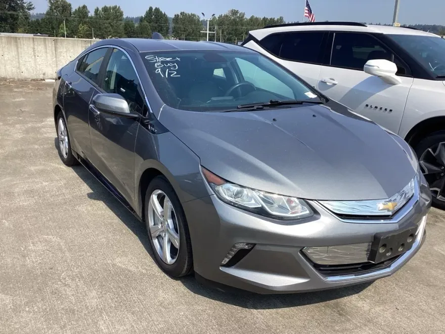 2018 Chevrolet Volt LT photo 1