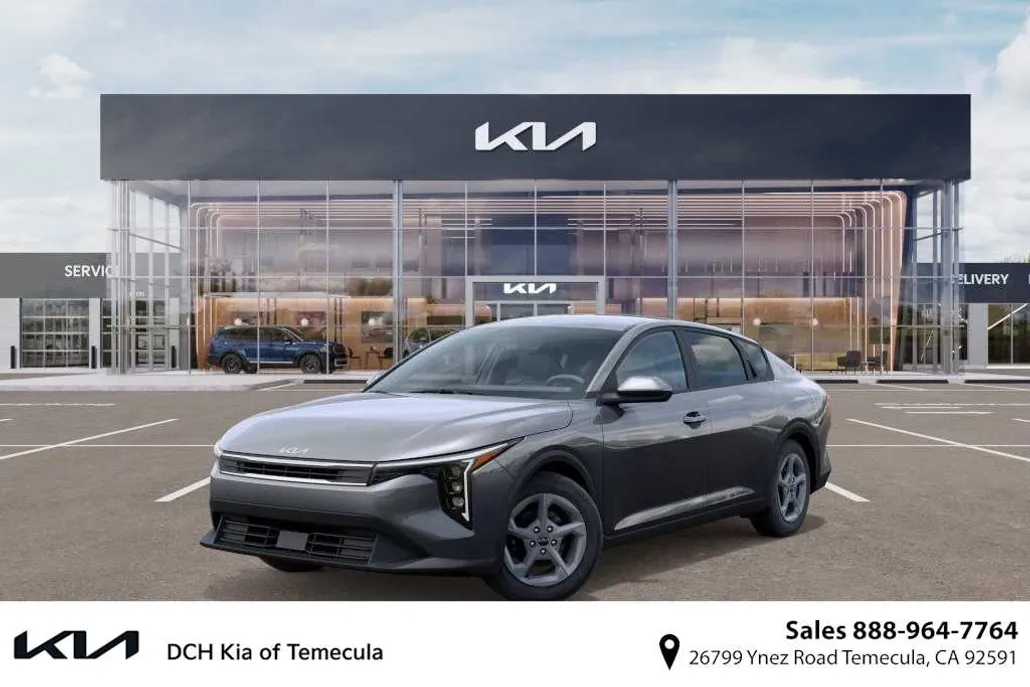 2025 Kia K4 LXS photo 1