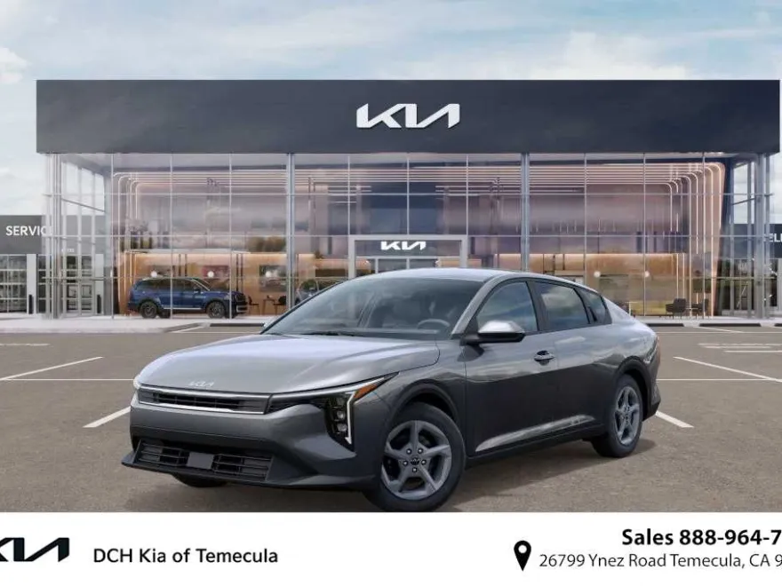 2025 Kia K4 LXS photo 1