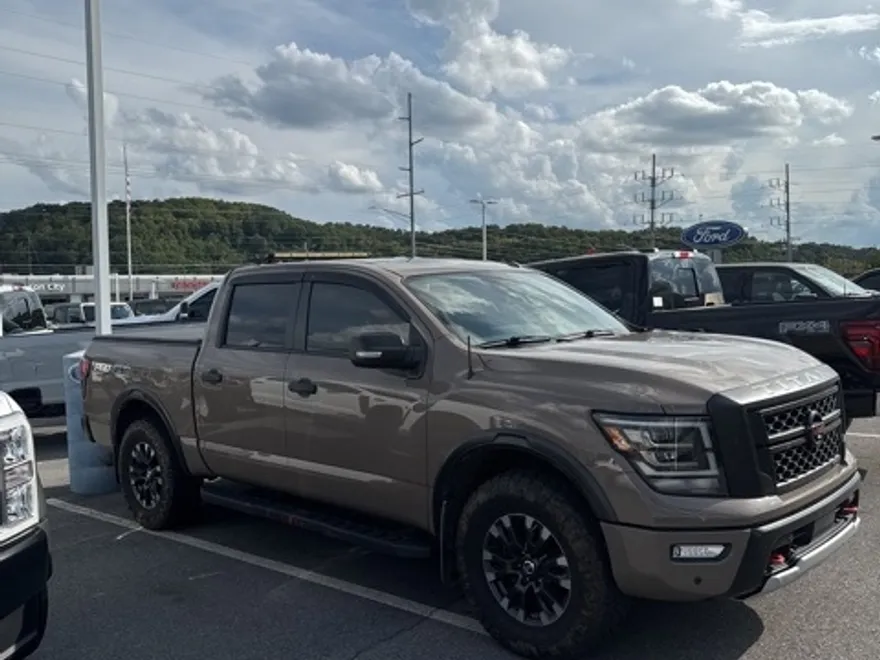 2021 Nissan Titan PRO-4X photo 1