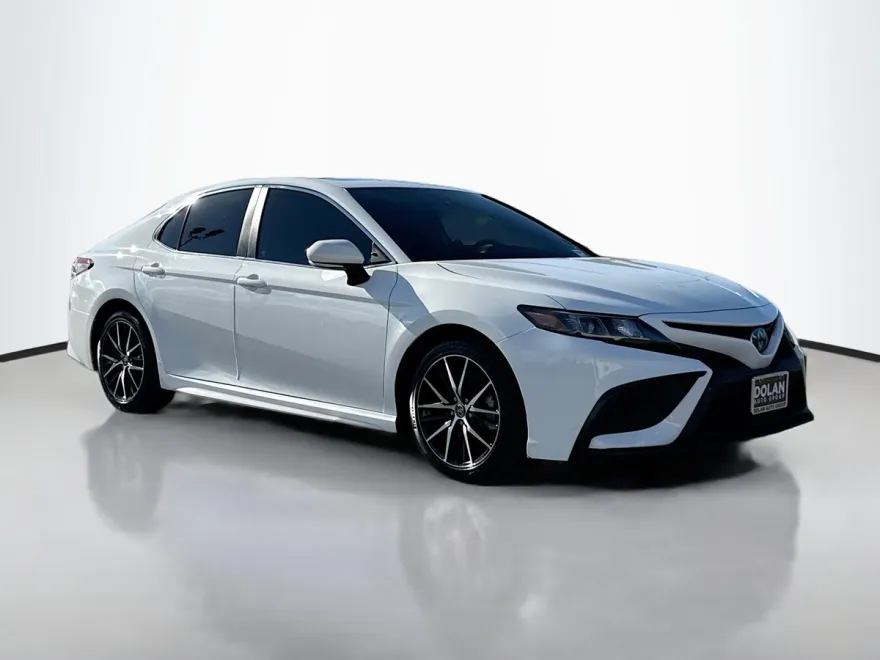 2023 Toyota Camry Hybrid SE photo 1