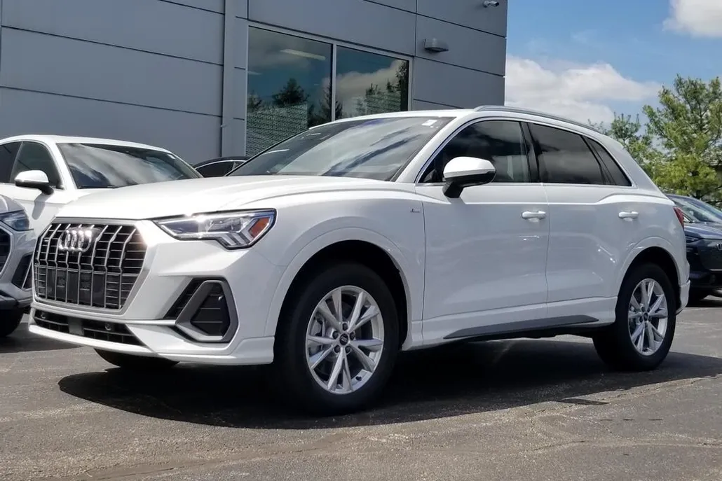 2025 Audi Q3 S line Premium Plus photo 1