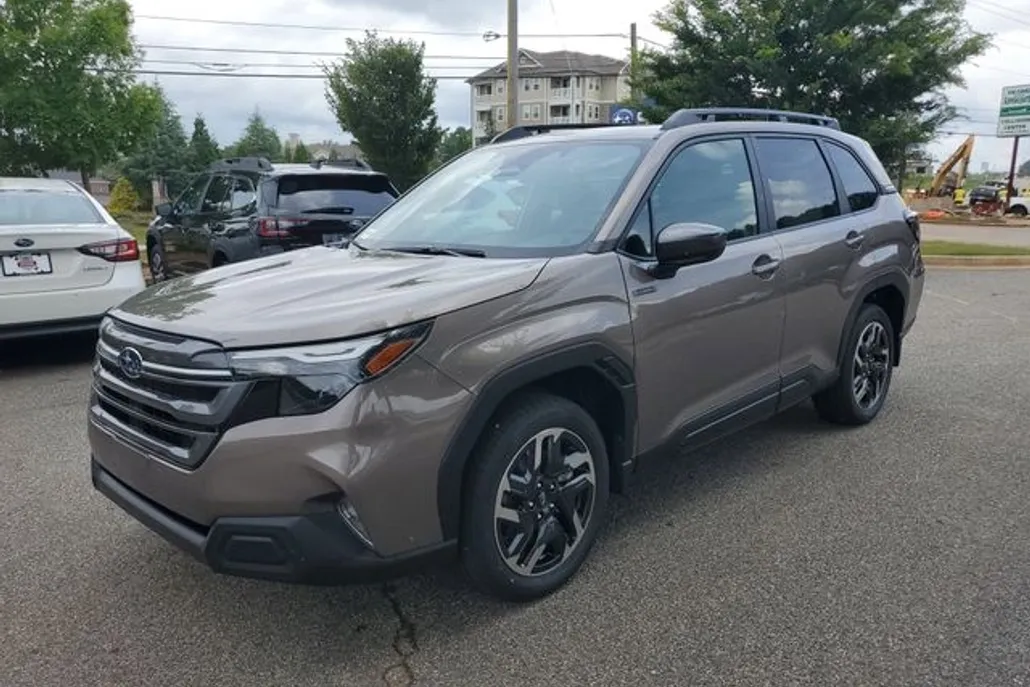 2025 Subaru Forester Premium photo 1