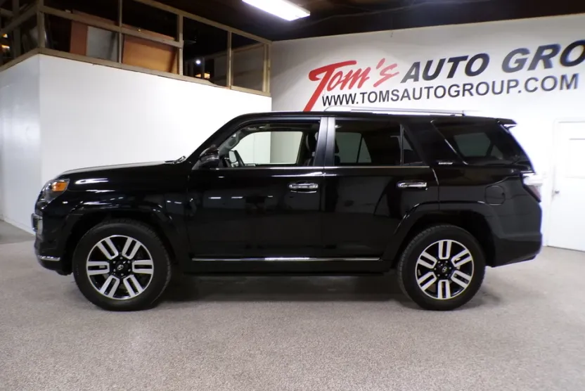 2022 Toyota 4Runner Limited photo 1