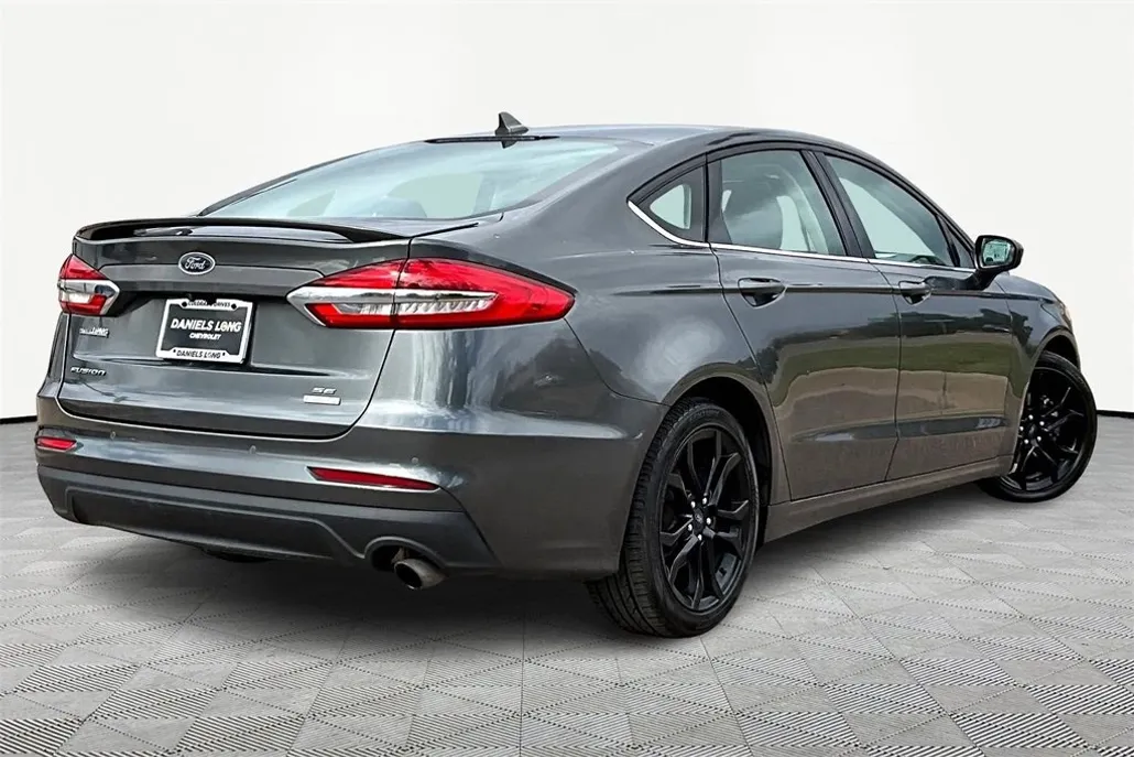 2020 Ford Fusion SE photo 1