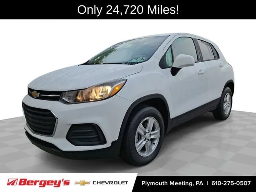 2022 Chevrolet Trax LS photo 1