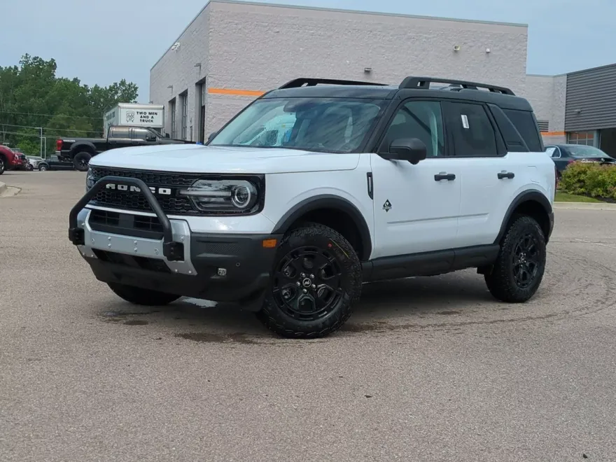 2025 Ford Bronco Sport Outer Banks photo 1