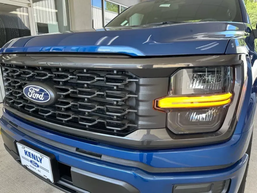 2025 Ford F-150 STX photo 1
