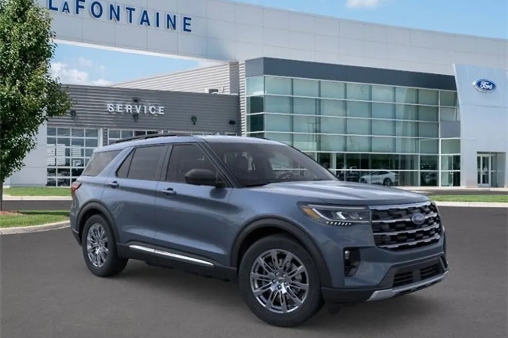 2025 Ford Explorer photo 1
