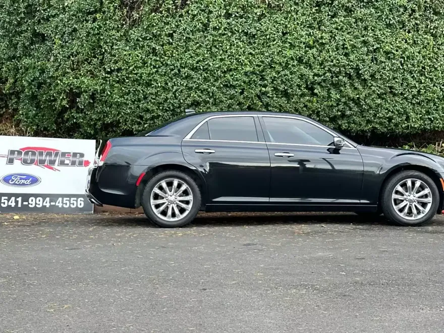 2018 Chrysler 300 Limited photo 1