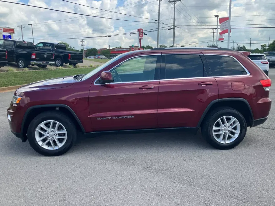 2017 Jeep Grand Cherokee Laredo photo 1