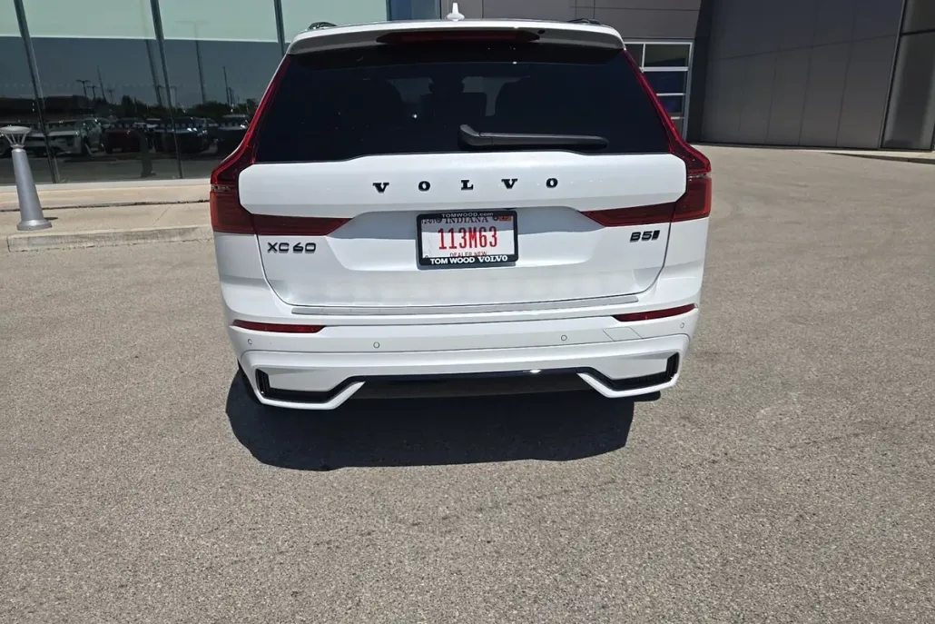 2026 Volvo XC60 B5 Black Edition photo 1