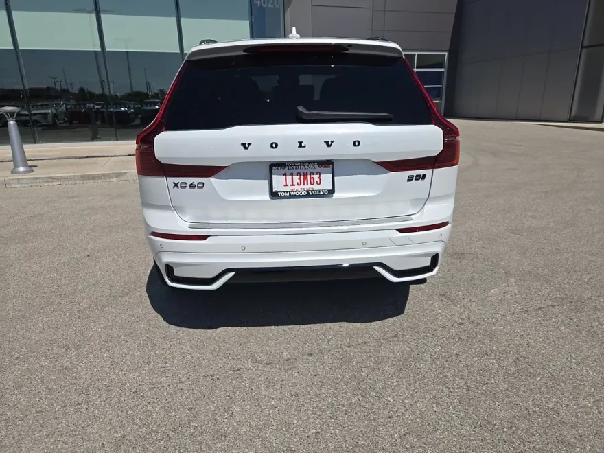 2026 Volvo XC60 B5 Black Edition photo 1