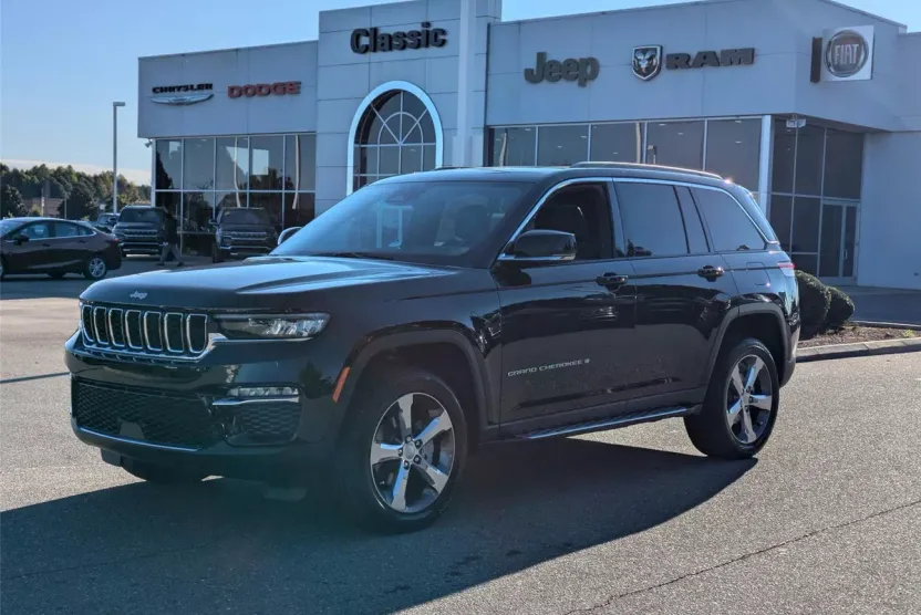 2025 Jeep Grand Cherokee Limited photo 1