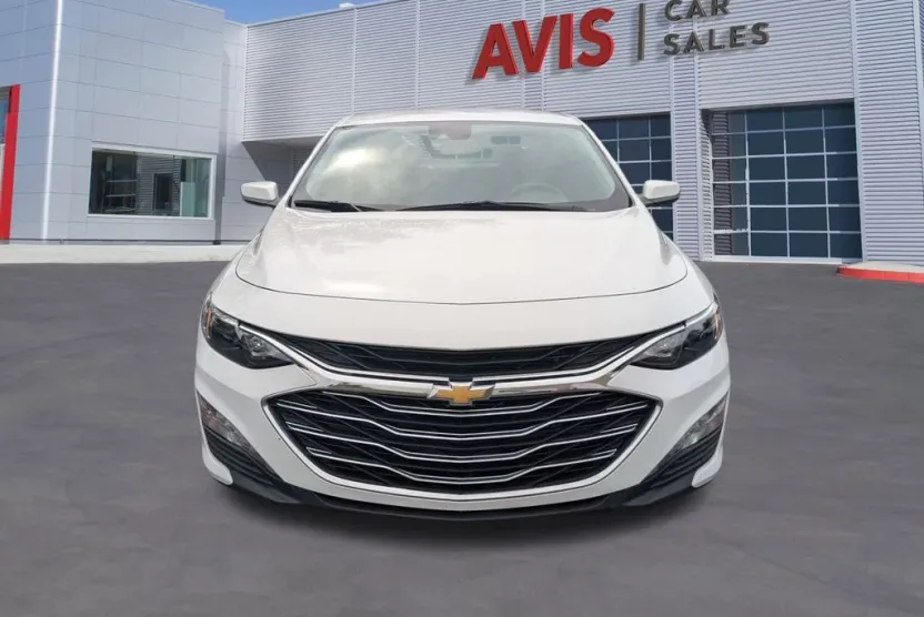 2024 Chevrolet Malibu 1LT photo 1