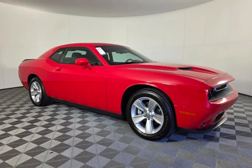 2023 Dodge Challenger SXT photo 1
