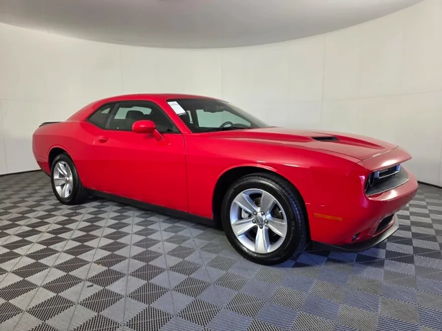 2023 Dodge Challenger SXT photo 1