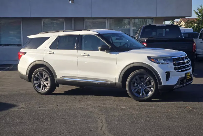 2025 Ford Explorer ST photo 1