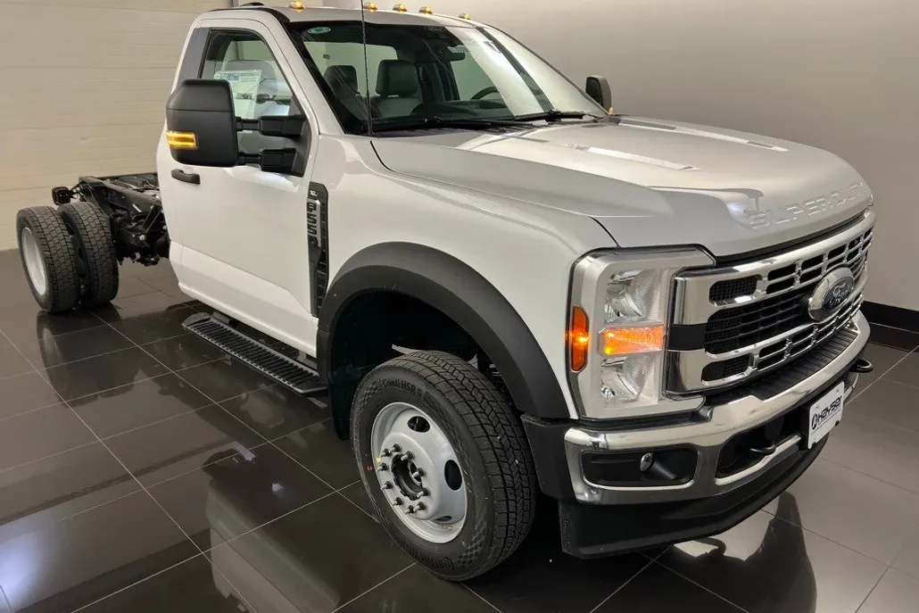2025 Ford F-550 XL photo 1