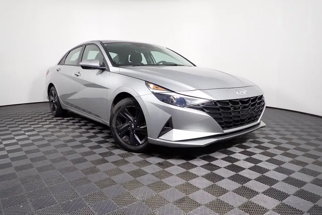 2021 Hyundai Elantra SEL photo 1