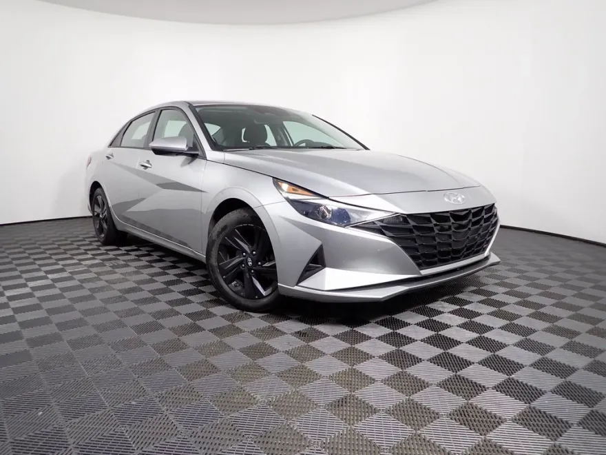 2021 Hyundai Elantra SEL photo 1