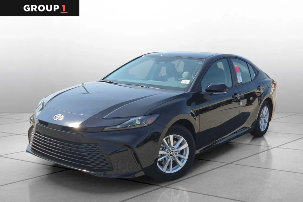 2025 Toyota Camry LE photo 1