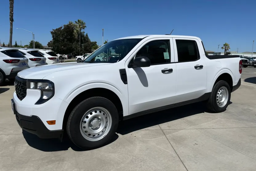 2025 Ford Maverick XL photo 1