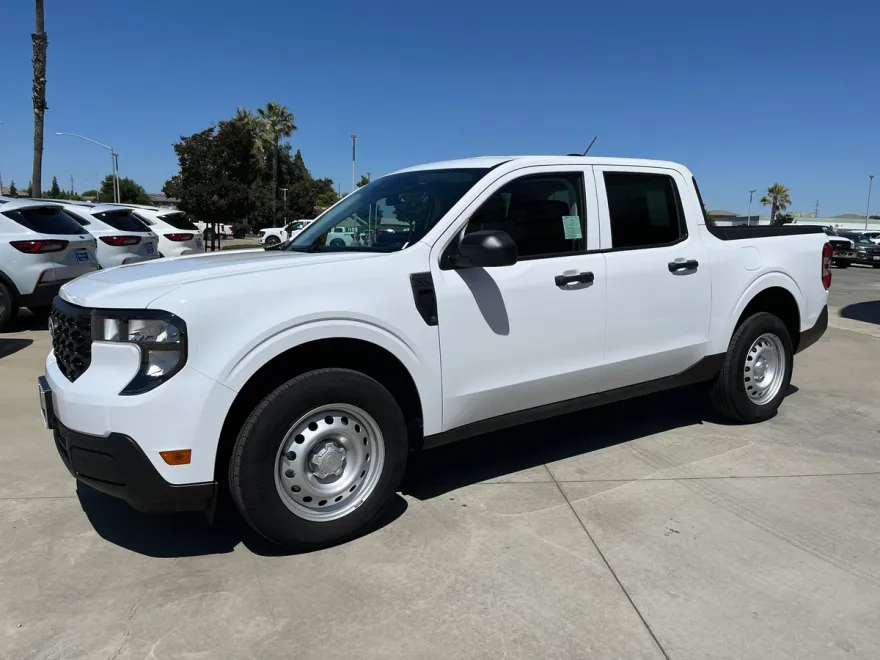2025 Ford Maverick XL photo 1