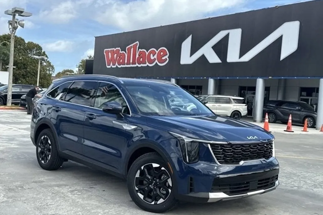 2025 Kia Sorento S photo 1