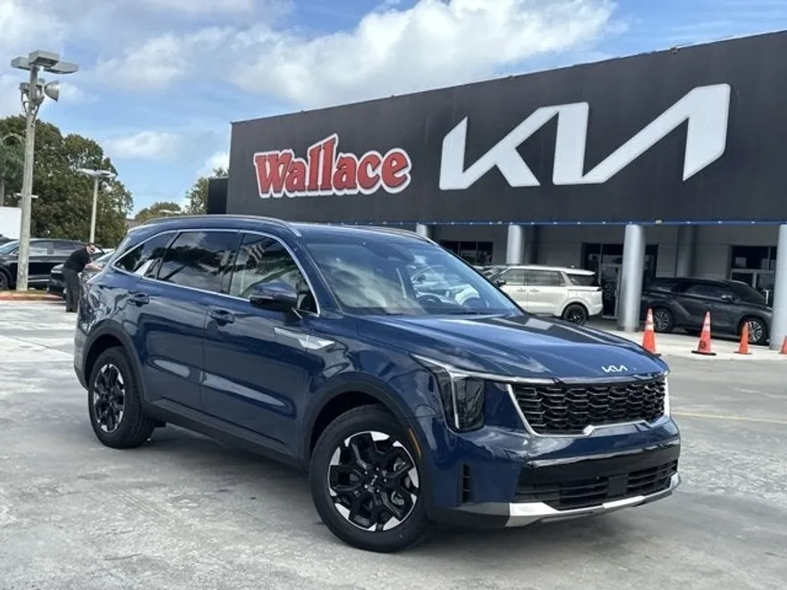 2025 Kia Sorento S photo 1