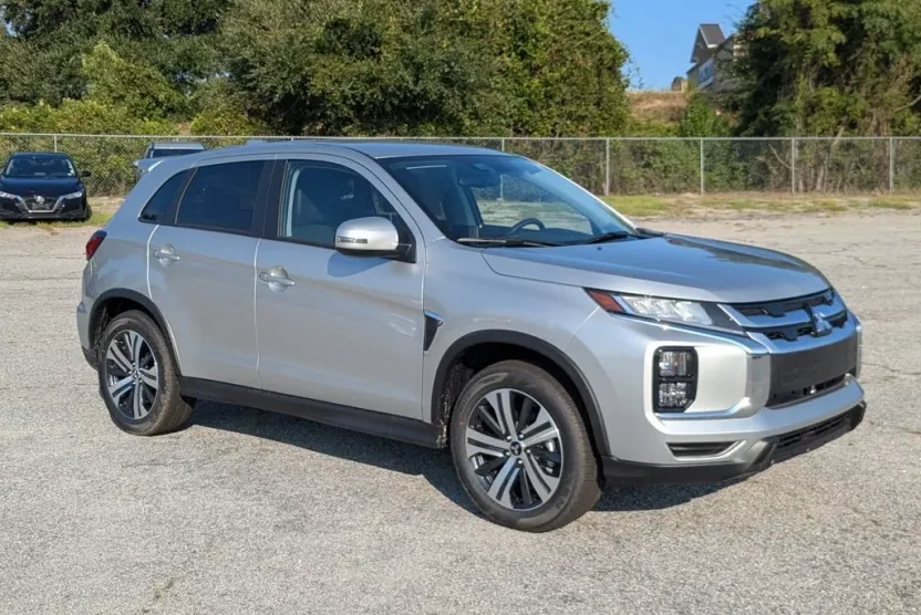 2025 Mitsubishi Outlander Sport SE photo 1