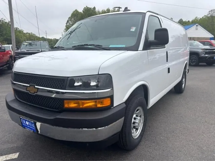 2025 Chevrolet Express Cargo 2500 Base photo 1