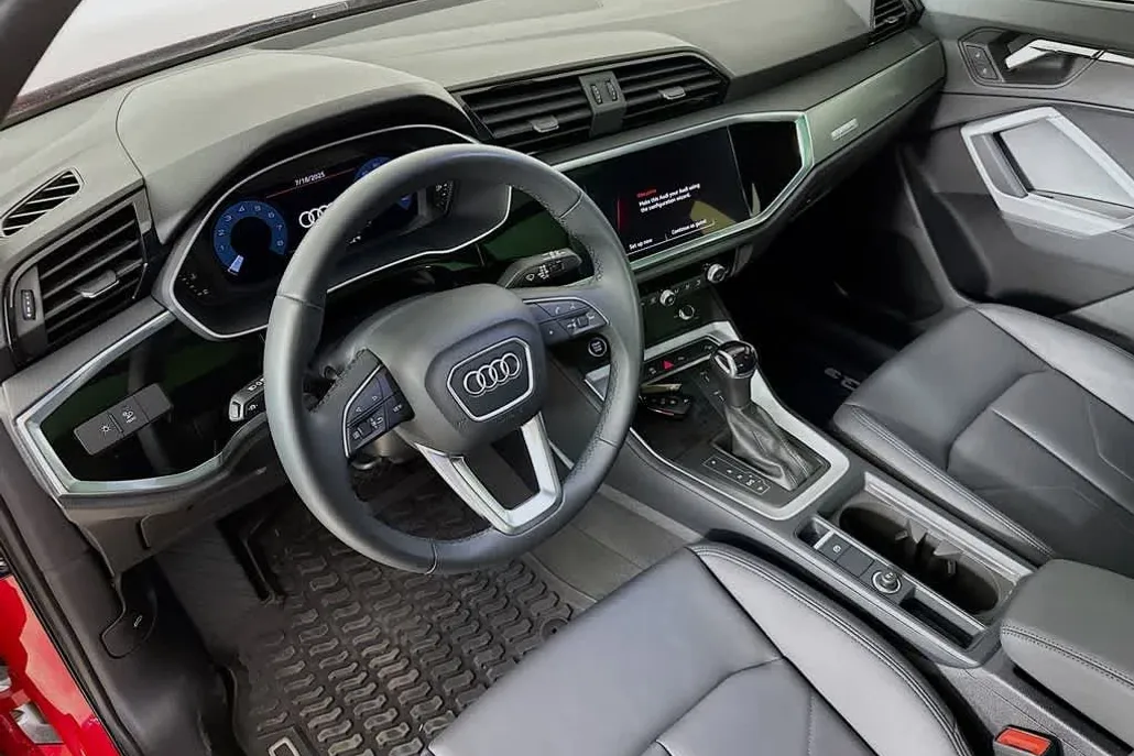 2024 Audi Q3 Premium photo 1
