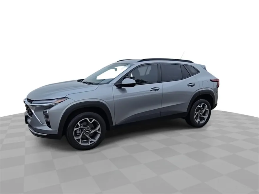 2024 Chevrolet Trax LT photo 1