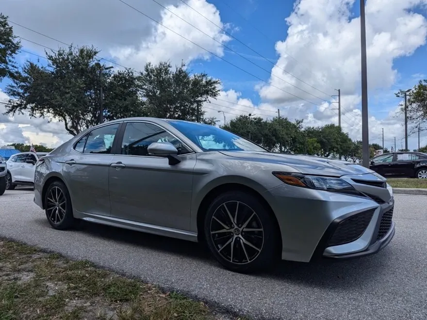 2023 Toyota Camry SE photo 1