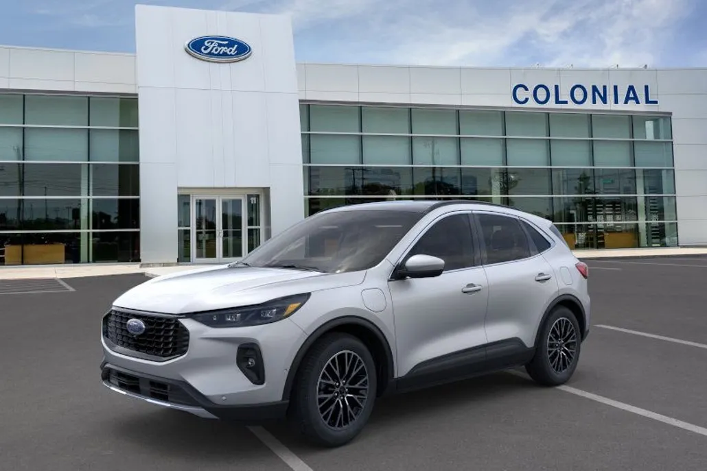 2024 Ford Escape Titanium photo 1