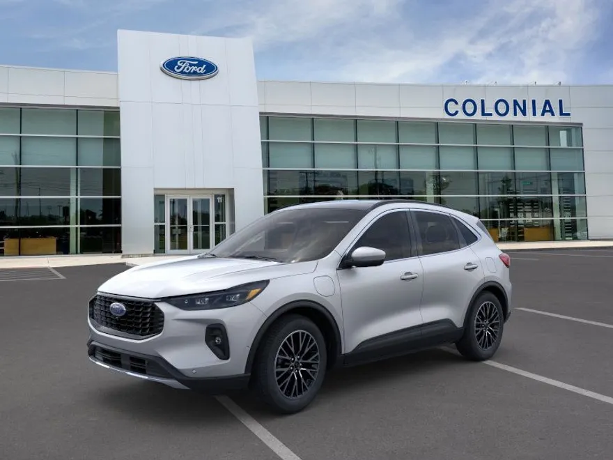 2024 Ford Escape Titanium photo 1
