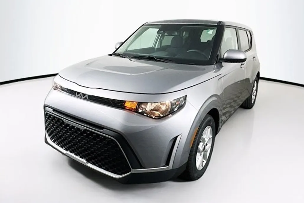 2025 Kia Soul LX photo 1
