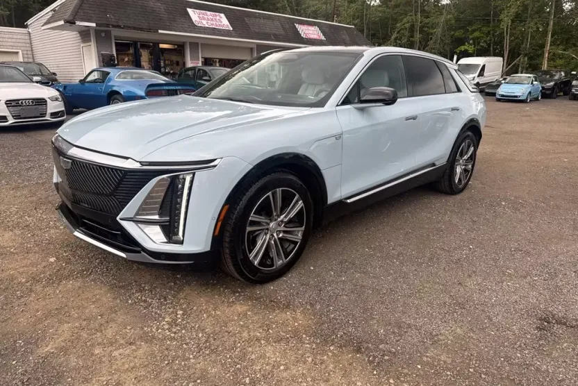 2024 Cadillac Lyriq Luxury photo 1